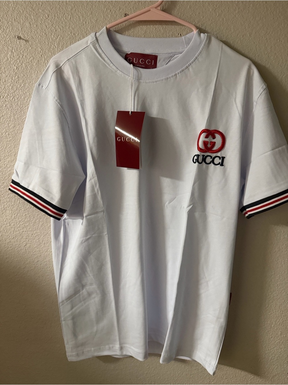 Gucci White Crewneck Tee with Red Logo and Striped Sleeve Trim - Picture 2 of 5
